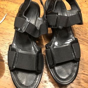 Donald j pliner heeled sandal size 7
